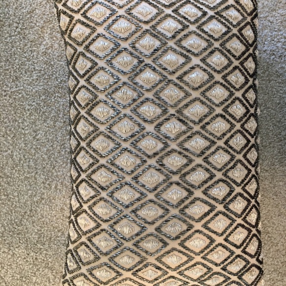 Accent pillows - Picture 2 of 4